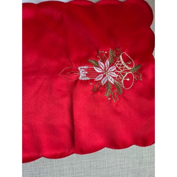 Vintage Christmas linens - Picture 2 of 7